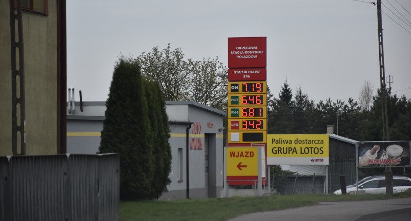 Łowicz. Czy ceny paliw faktycznie poszły w górę?