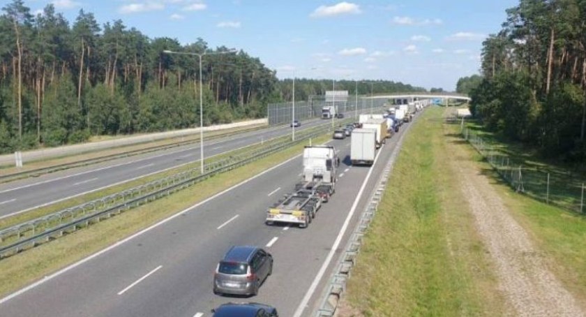 Uwaga na utrudnienia na A2 w okolicy Łowicza! Drogowcy naprawiają nawierzchnię!