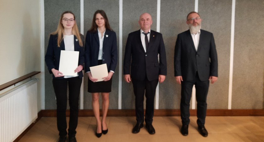 Stypendia Prezesa Rady Ministrów oraz Zarządu Powiatu Łowickiego dla uczniów I LO