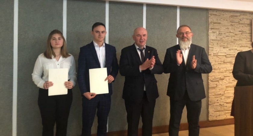 Stypendyści Prezesa Rady Ministrów z ZSP nr 2 w Łowiczu (foto)