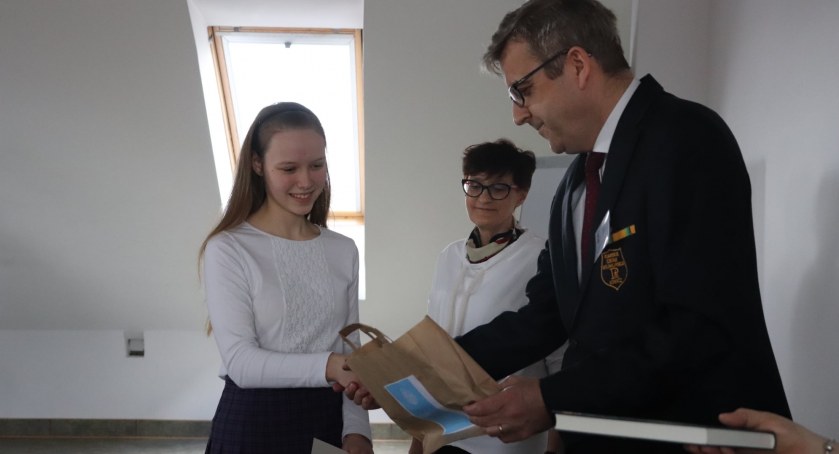 Julia Burzykowska ponownie najlepsza w konkursie czytelniczym