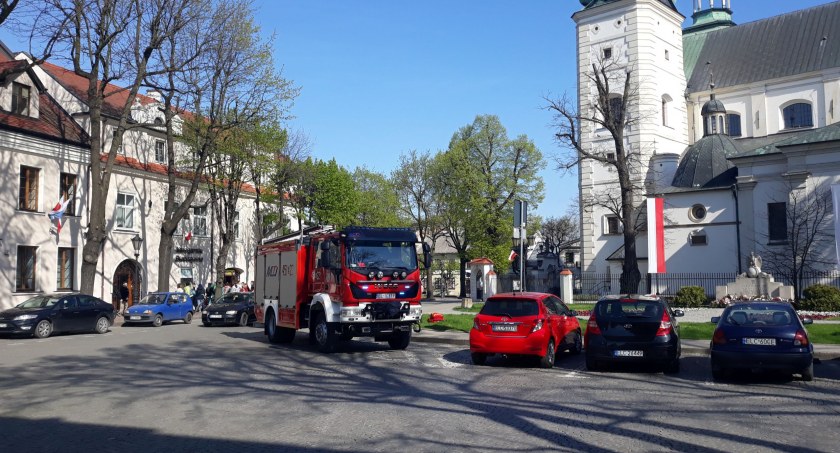 Łowicz. Nie było wolnej karetki, pomogli strażacy