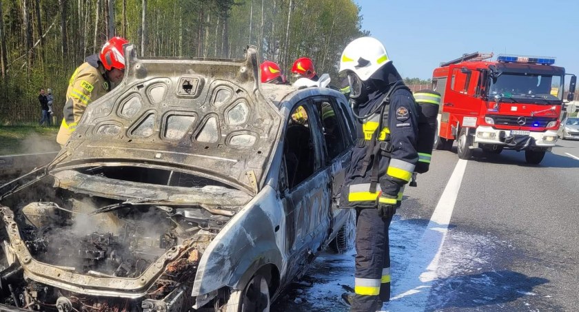 Pożar samochodu na Autostradzie A2