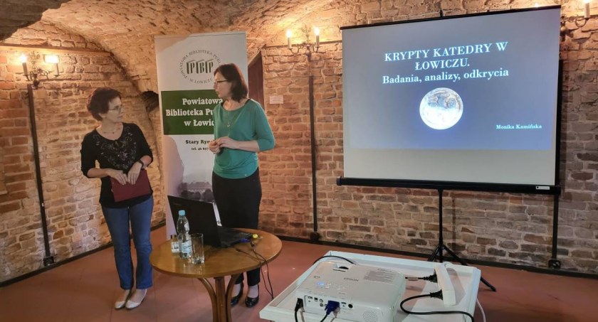 Wszystko o kryptach łowickiej Katedry w wykładzie Moniki Kamińskiej (foto, film)
