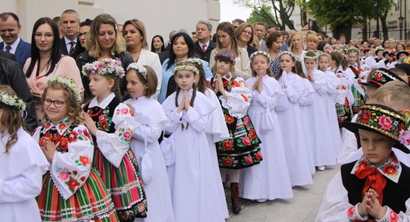 I Komunia Św. w parafii katedralnej w Łowiczu (foto, film)