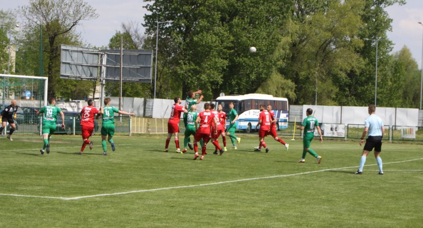 Pelikan Łowicz zatrzymany przez GKS Wikielec (foto)