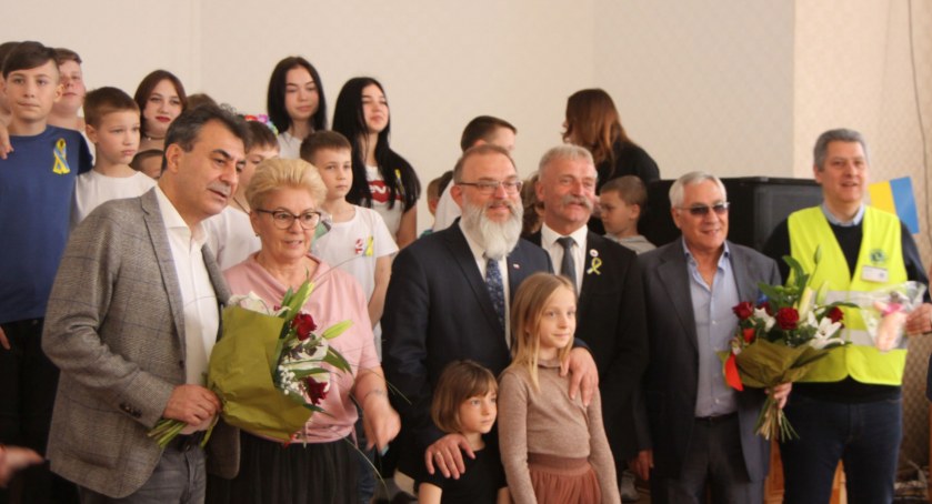 Łowicz. Ukraińskie dzieci wystąpiły dla swoich mam i nie tylko (foto, film)
