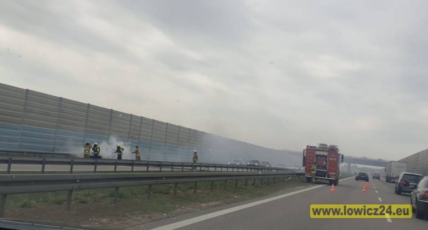 Pożar samochodu na A2! Kierujący był pijany! 