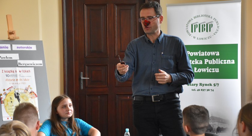 Łowicz. Paweł Beręsewicz spotkał się z czwartoklasistami (foto)
