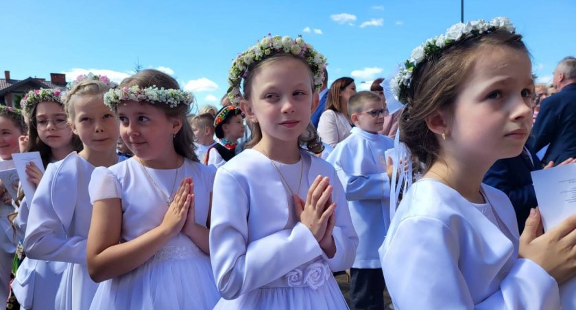 I Komunia Święta w parafii Chrystusa Dobrego Pasterza w Łowiczu (foto, film)
