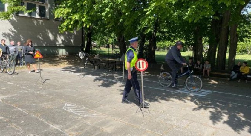 Kiernozia. Egzamin na kartę rowerową pod okiem policjantów (foto)