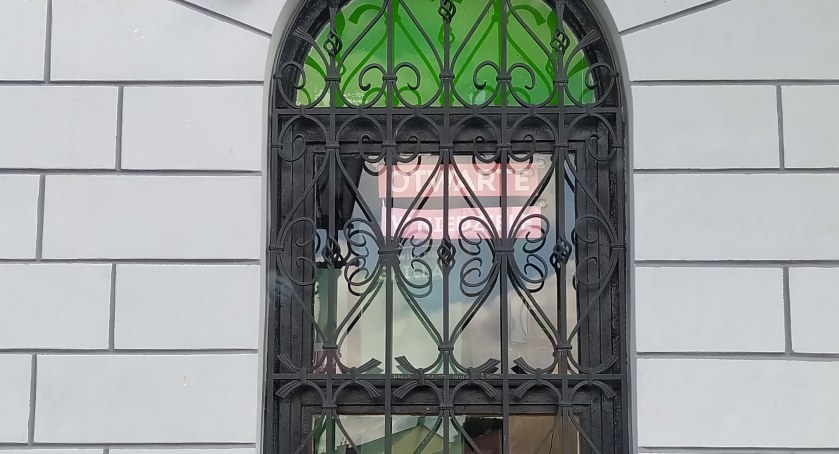 Łowicz. W których sklepach zrobimy dziś zakupy?