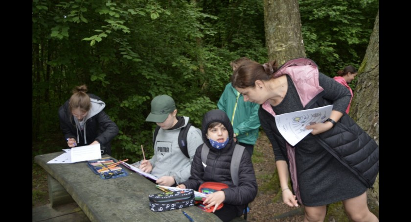 SP nr 2 w Łowiczu. Lekcje nie muszą być nudne i odbywać się tylko w murach szkoły (foto)