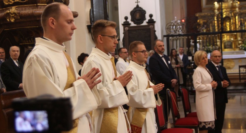 Łowicz. Święcenia kapłańskie w katedrze (foto, film)
