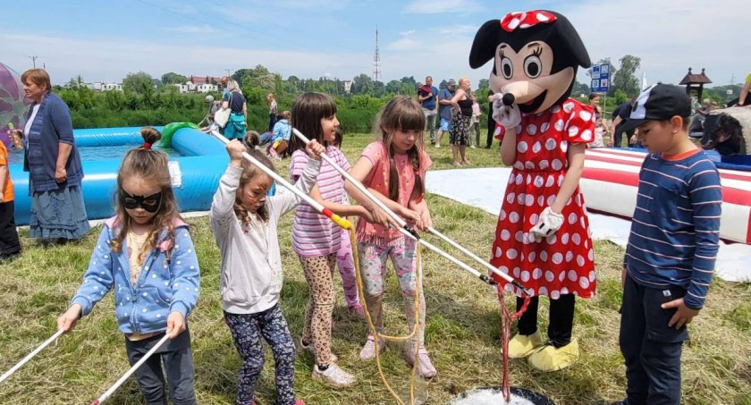 Powiatowy Dzień Dziecka na Plaży nad Bzurą (foto, film)