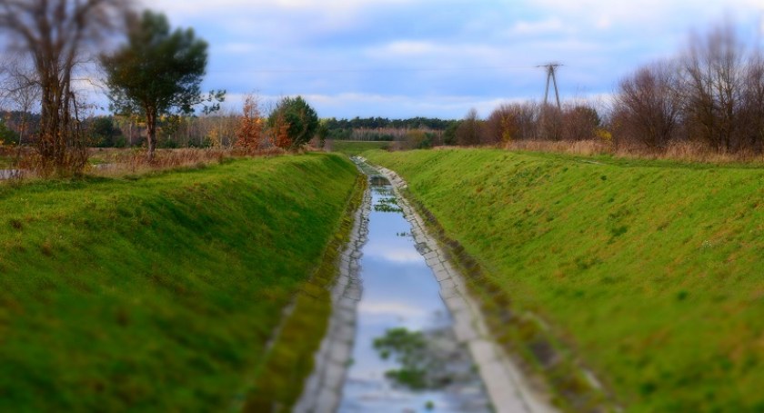 Łódzkie walczy z suszą! Powiat łowicki z pieniędzmi na remonty rowów melioracyjnych!