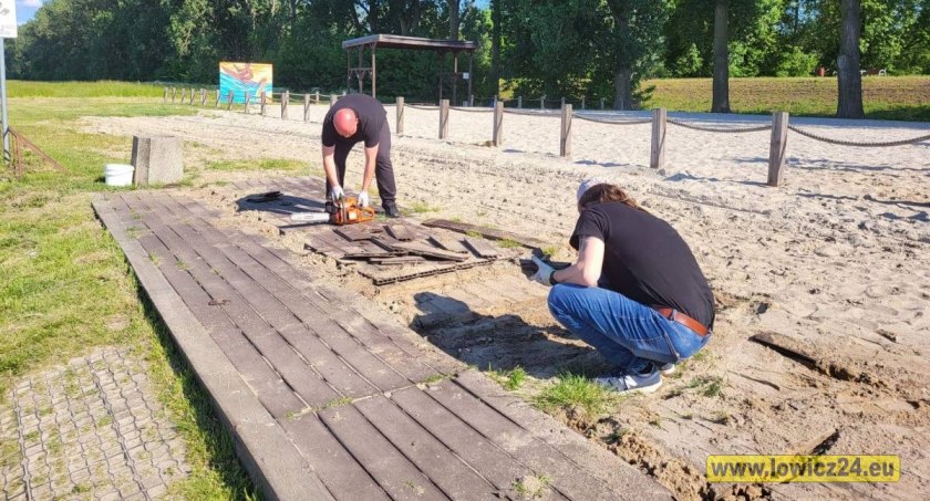 Ostatnie przygotowania do otwarcia łowickiej plaży (foto)