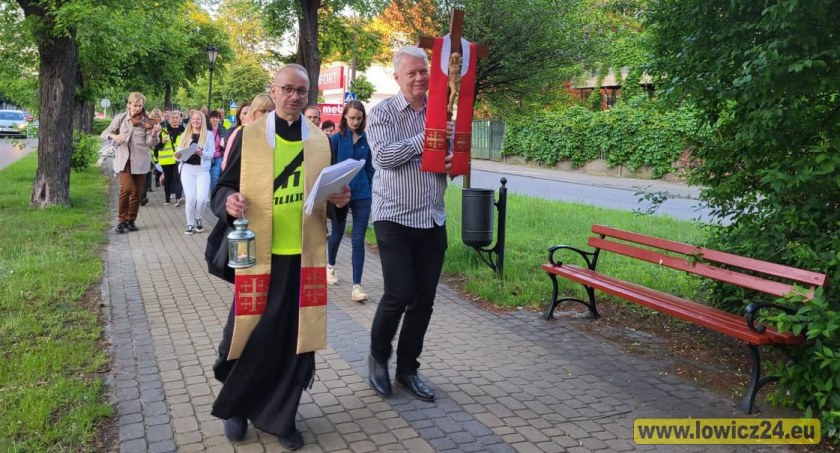 Drogą Światła powędrowali przez Łowicz (foto, film)