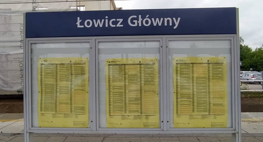 Wakacyjna korekta rozkładu jazdy pociągów Łódzkiej Kolei Aglomeracyjnej. Jakie zmiany dla podróżnych z Łowicza?