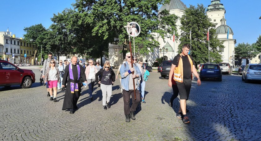 V Pielgrzymka Miłosierdzia z Łowicza do Rybna (foto, film)