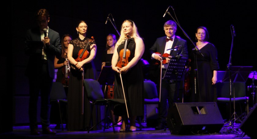 Koncert Łowickiej Orkiestry Kameralnej na 110-lecie kina w Łowiczu (foto, film)