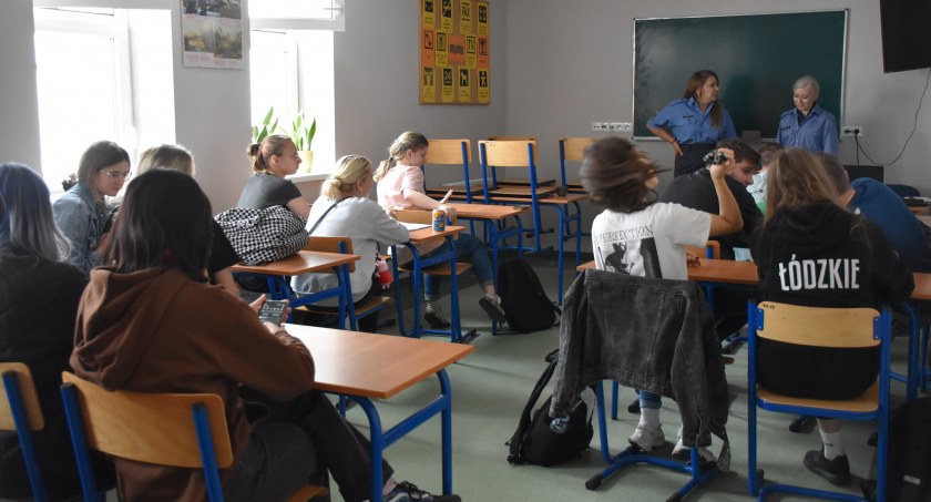 O narkotykach z funkcjonariuszkami Zakładu Karnego (foto)