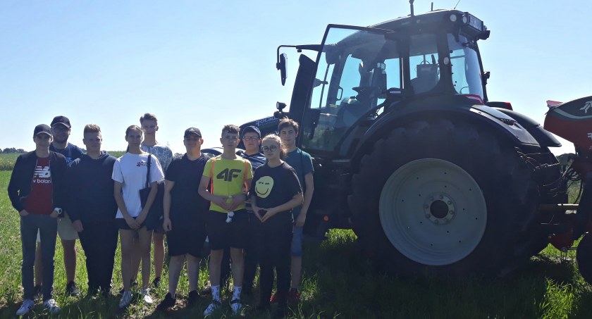 Uczniowie i słuchacze ZSCKR w Zduńskiej Dąbrowie na Targach Rolnych w Bratoszewicach (foto)