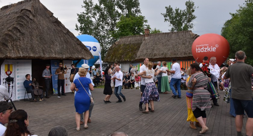 Złakowskie Boże Ciało – przykład wiejskiej tradycji ludowej (foto,film)