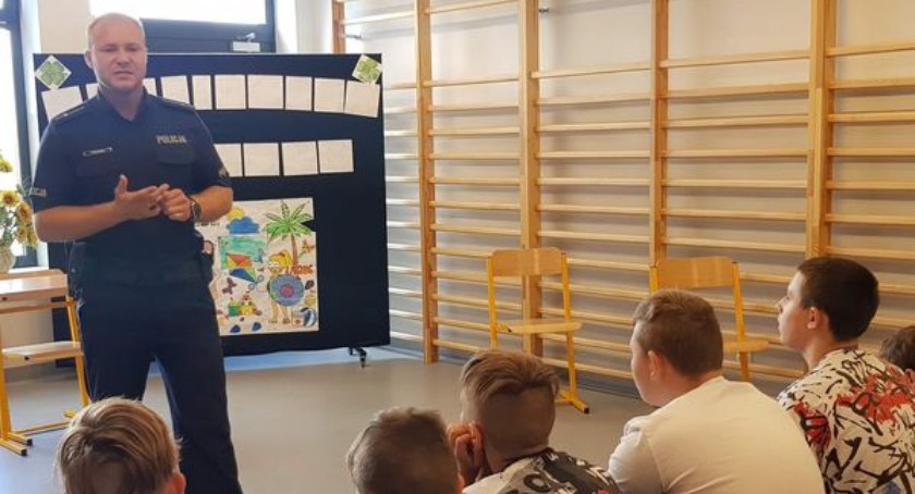 Policja spotkała się z młodzieżą MOS w Kiernozi (foto)