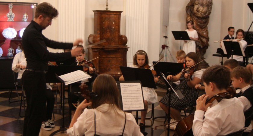 Doroczny koncert uczniów Samorządowej Szkoły Muzycznej I stopnia w Łowiczu (foto, film)