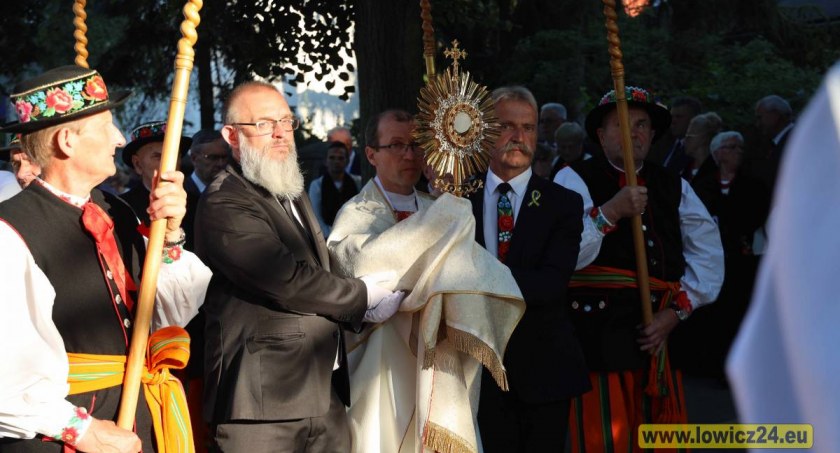 Alejkami Sienkiewicza przeszła procesja na zakończenie oktawy Bożego Ciała (foto, film)