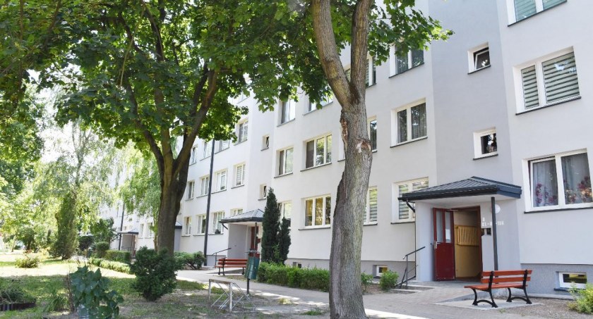 Kolejny blok na os. Starzyńskiego został ocieplony (foto)