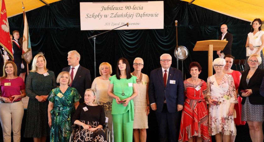 Moc wzruszeń na Jubileuszu 90-lecia ZSCKR w Zduńskiej Dąbrowie (foto, film)