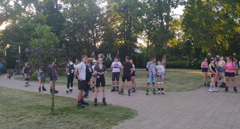 Grupa rolkarzy przejechała ulicami Łowicza (foto,film)