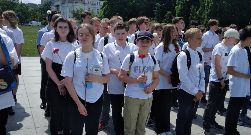 Podsumowanie roku szkolnego 2021/2022 w Szkole Podstawowej nr 3 w Łowiczu (foto)