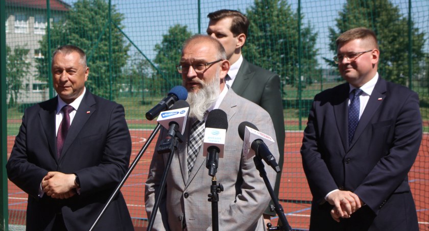 Boisko przy ZSP nr 2 w Łowiczu oficjalnie otwarte (foto, film)