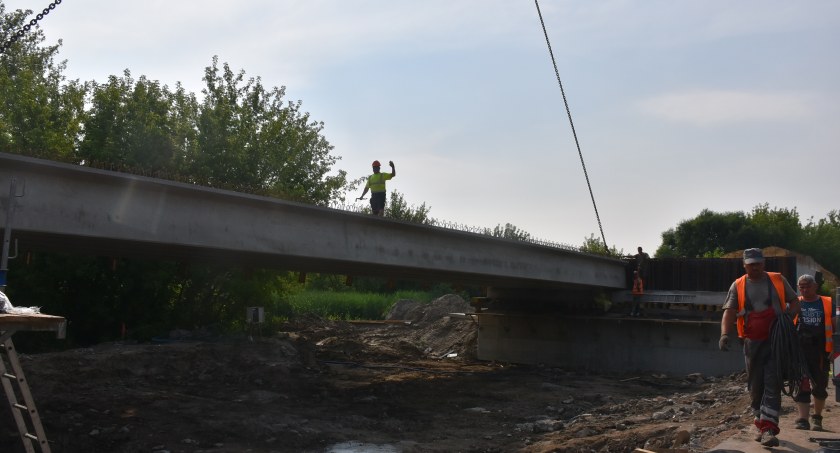 Kompina. Widać koniec prac na moście (foto)