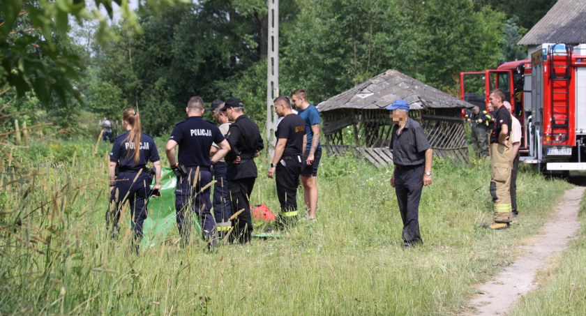 Wrzeczko. Zwłoki mężczyzny w stawie (foto, film)