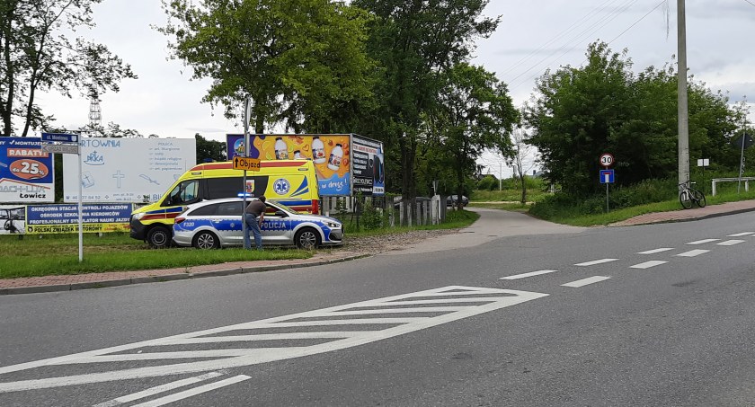 Łowicz. Kolizja z udziałem karetki i 16-letniego rowerzysty