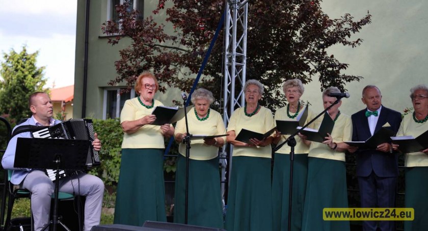 Klub Seniora Radość wraz z Gośćmi zainaugurował koncerty przy baszcie (foto, film)