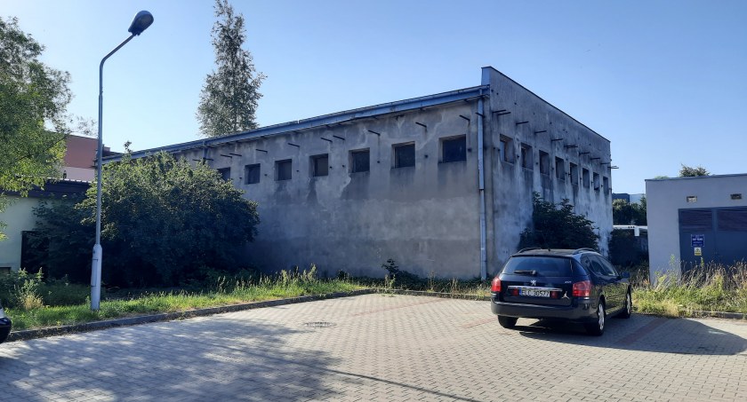 Łowicz. Ratusz sprzedaje ostatni budynek po kotłowni (foto)