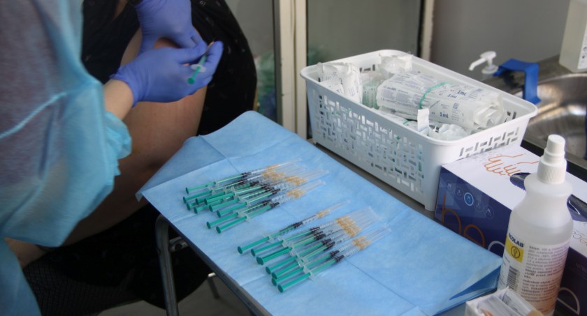 Szczepienia przeciw Covid-19. Ruszyły zapisy na drugą dawkę przypominającą