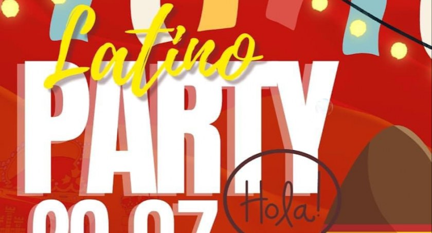Latino party na dziedzińcu Łowickiego Ośrodka Kultury