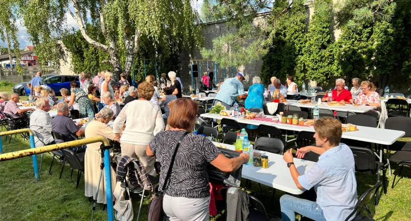 Piknik emerytów i rencistów pełen radości i uśmiechu (foto)