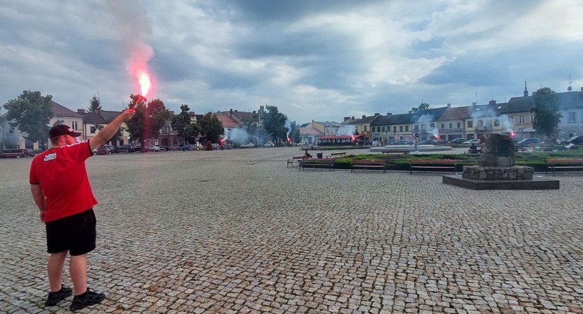 Widzewiacy z Łowicza oddali hołd Powstańcom Warszawskim (film)