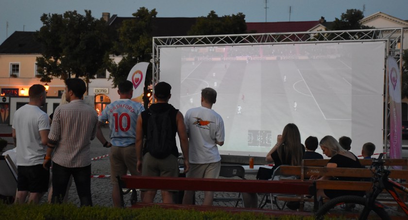 Łowicz. Na Nowym Rynku trwa Turniej FIFA (foto,film) [AKTUALIZACJA]