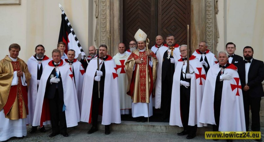 Łowicz. Templariusze na mszy za nawrócenie wrogów Kościoła (foto, film)
