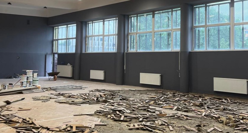 Trwa generalny remont sali gimnastycznej w II LO w Łowiczu (foto)