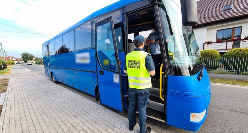 Aby bezpiecznie dojechać do celu, czyli wakacyjny punkt kontroli autobusów