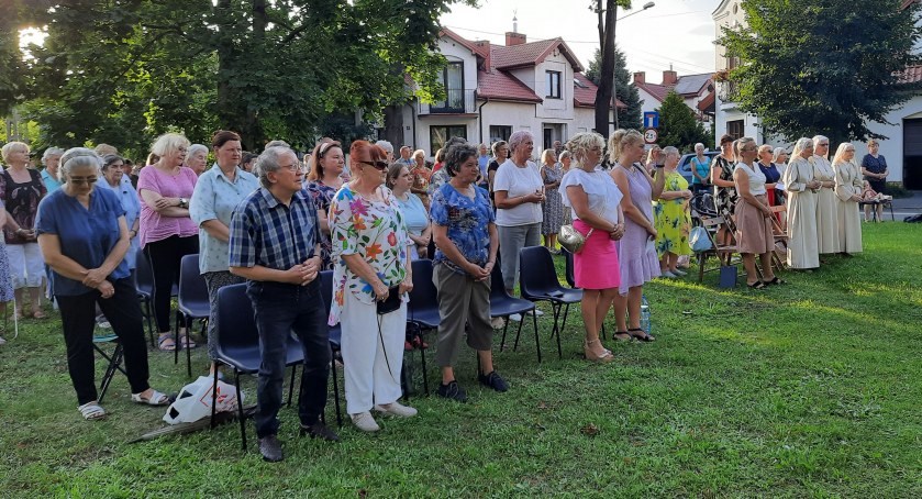 Łowicz. Msza święta polowa przy kapliczce św. Rocha (foto)